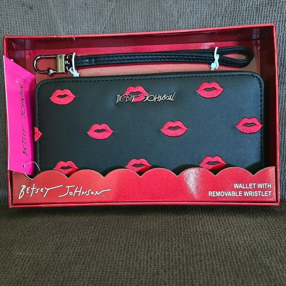 Betsey Johnson Embroidered🪡 Red Lips💋 Zip Around Wristlet - NIB
